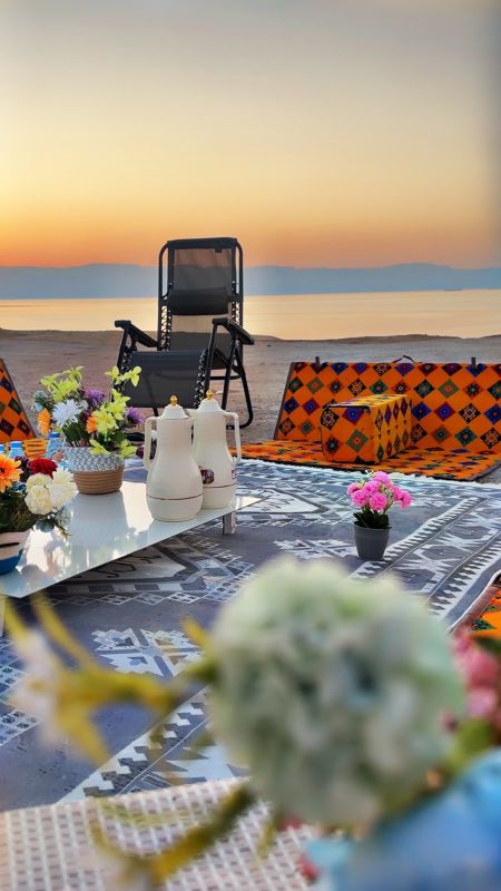 هادئه شاطئ البحر